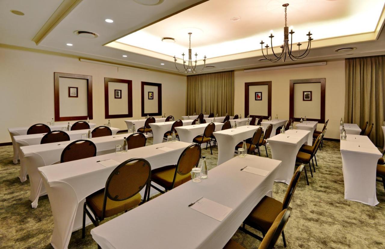 The Centurion Hotel Екстериор снимка