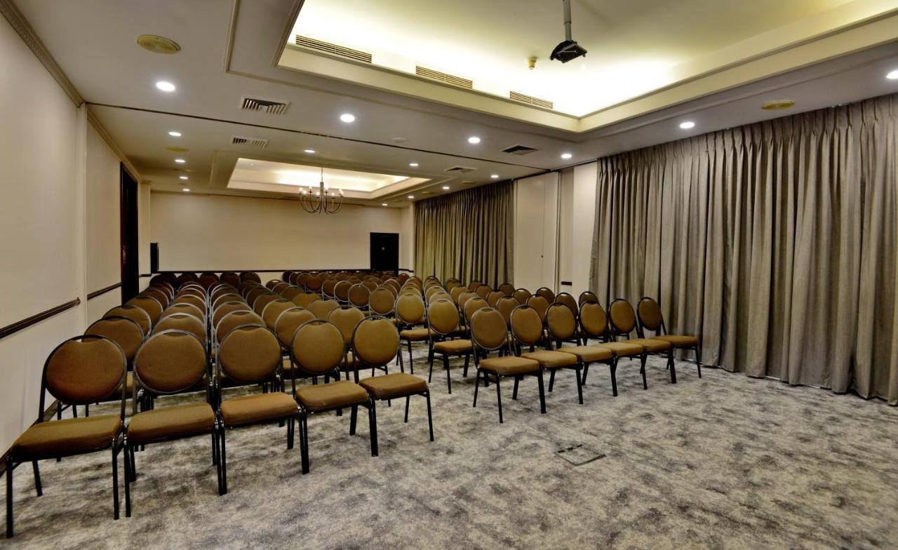 The Centurion Hotel Екстериор снимка