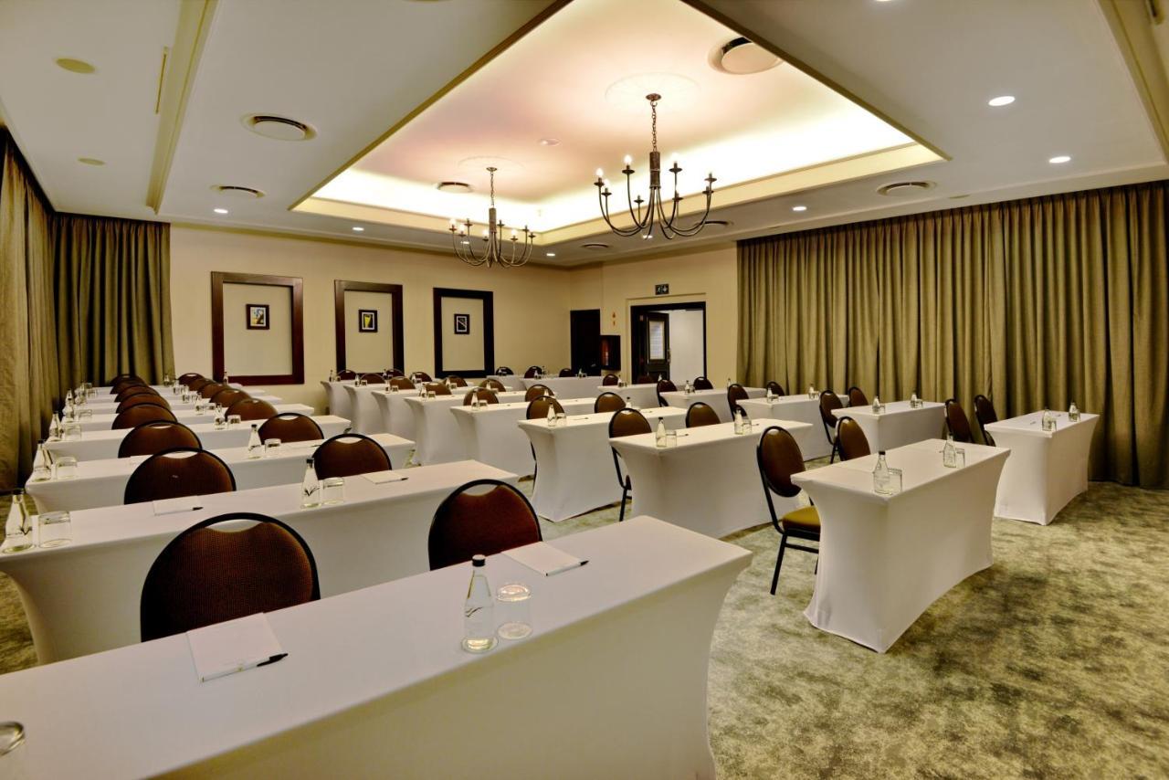 The Centurion Hotel Екстериор снимка