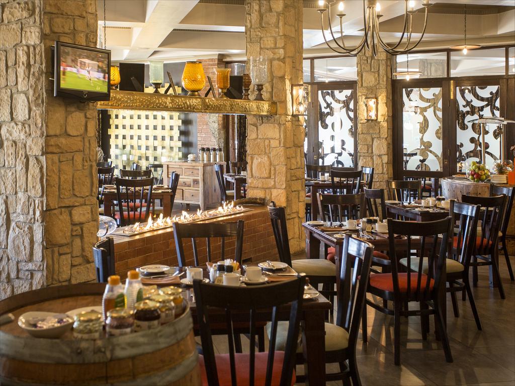 The Centurion Hotel Екстериор снимка