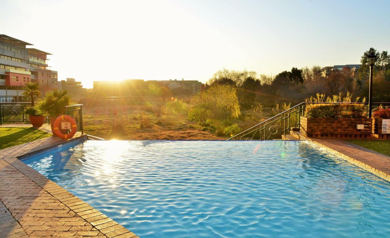 The Centurion Hotel Екстериор снимка