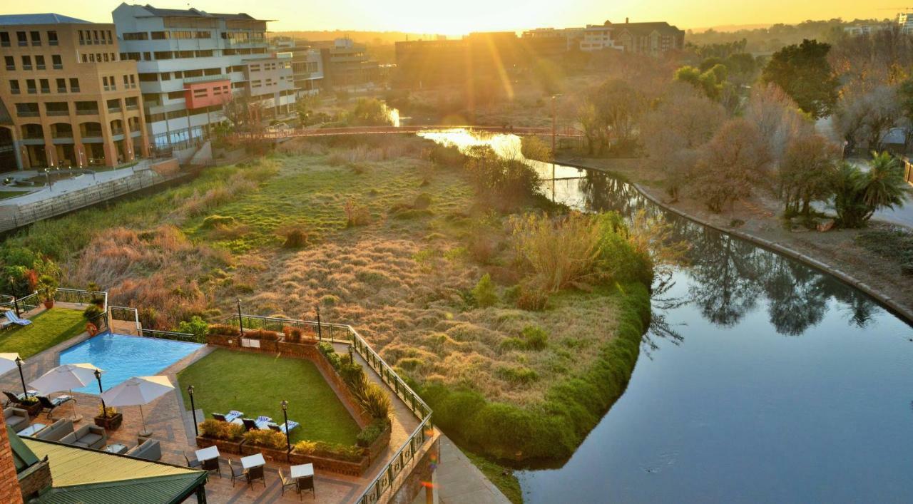 The Centurion Hotel Екстериор снимка
