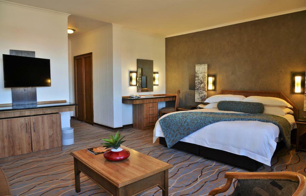 The Centurion Hotel Екстериор снимка