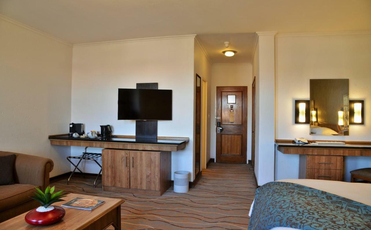 The Centurion Hotel Екстериор снимка