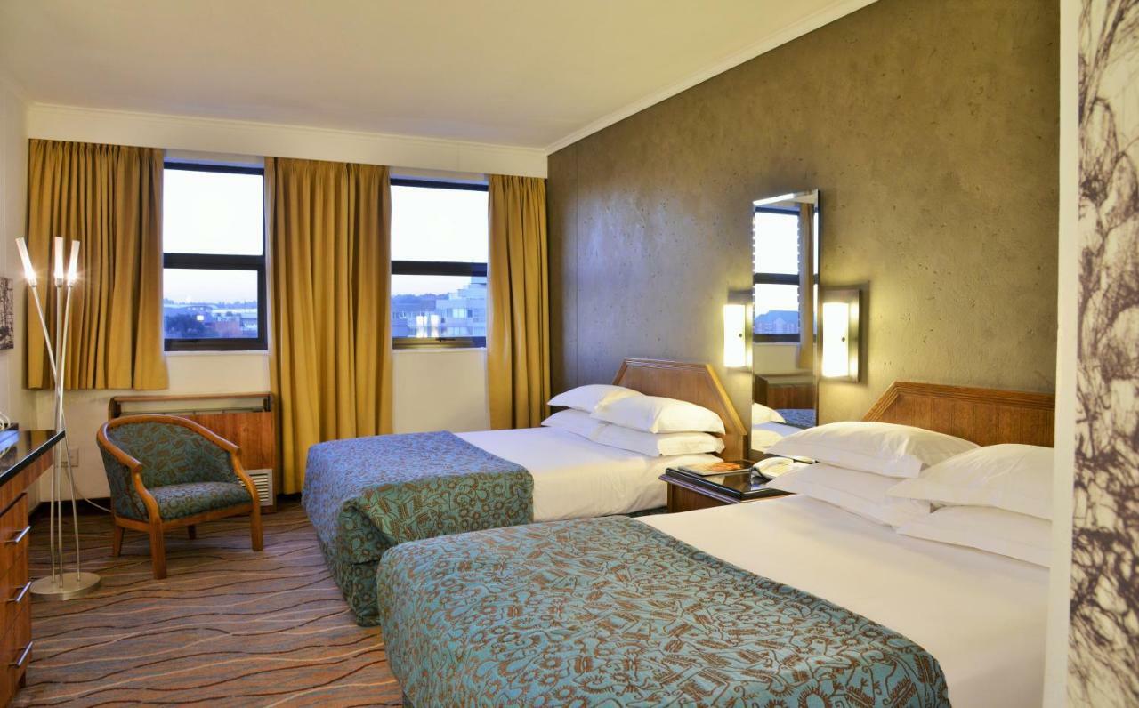 The Centurion Hotel Екстериор снимка